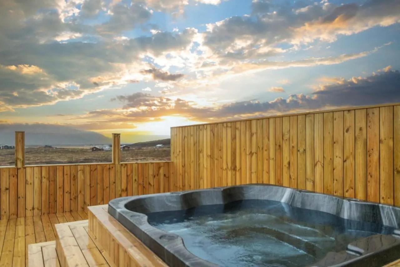 Luxury Log Home With A Hot Tub Selfoss Exteriér fotografie