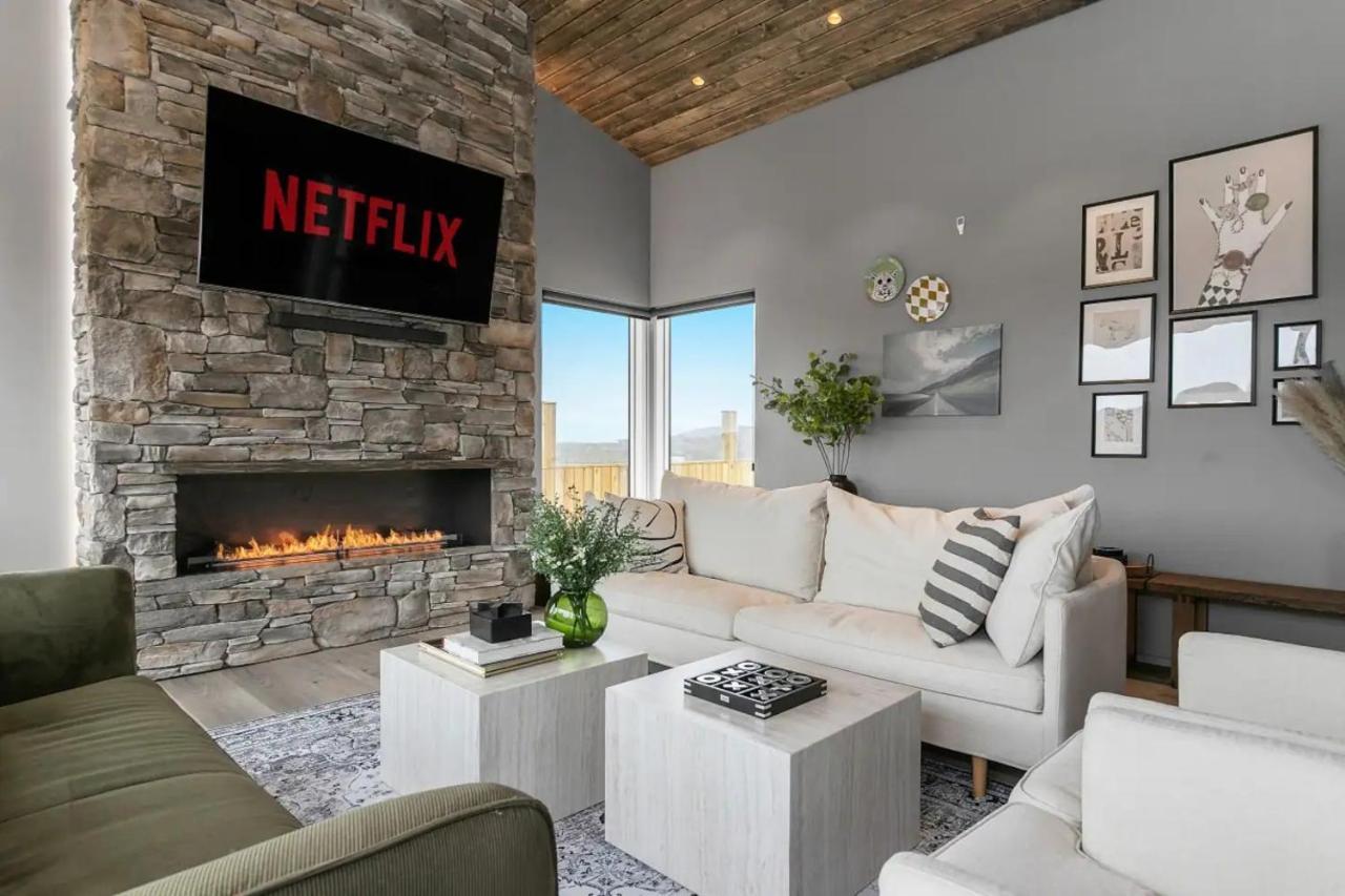 Luxury Log Home With A Hot Tub Selfoss Exteriér fotografie