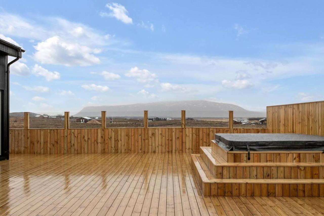 Luxury Log Home With A Hot Tub Selfoss Exteriér fotografie
